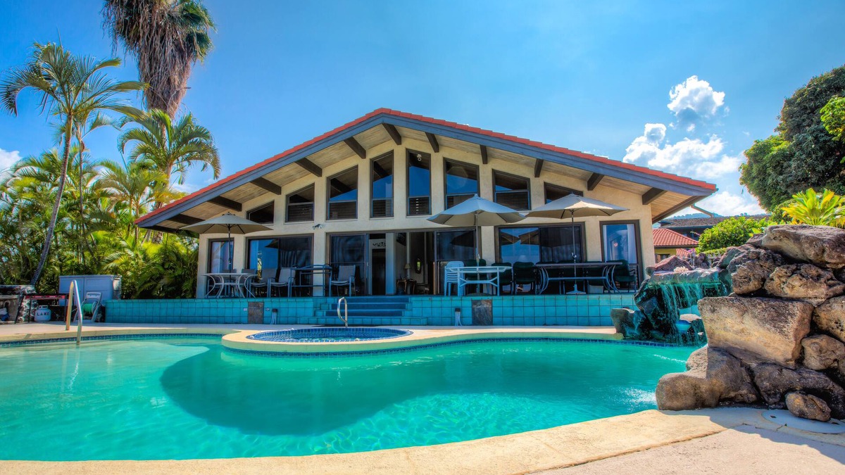 Kailua-Kona House | Big 3BR/4BA (3056sq ft) Kona Home with Pool/Jacuzzi, OceanView (Sleeps 16 max)
