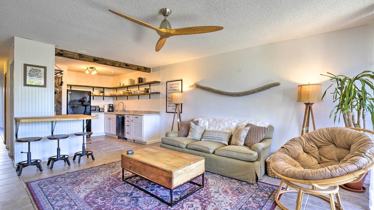 Historic Kailua Village Condo | Big Island Condo w/Pool Access: Walk to Beach!