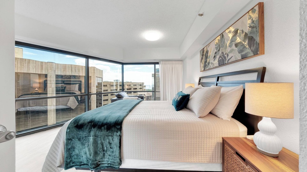 Downtown Honolulu Condo | Bishop Suites Downtown Honolulu by Castle, 1 Bedroom Ocean View #4007