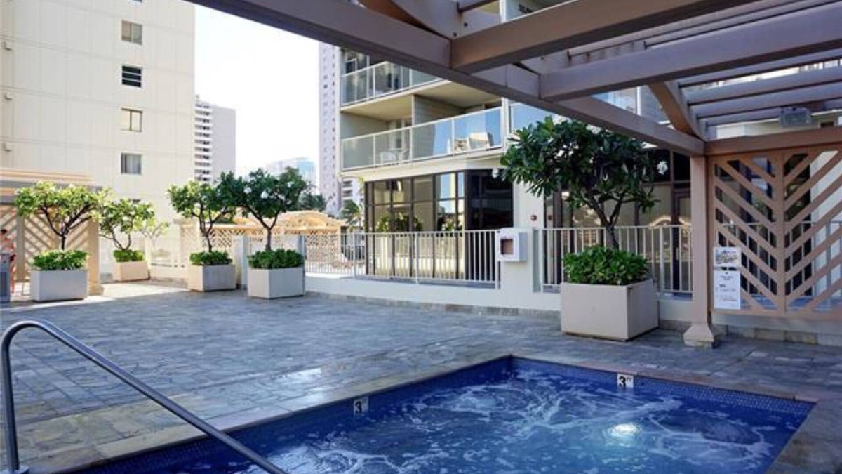 Waikiki Apartment | Blue Paradise- Waikiki