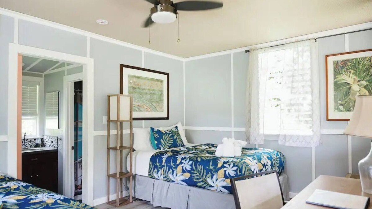 Kapoho Hotel | Botanical Twin Suite: Overlooking the Private Gardens