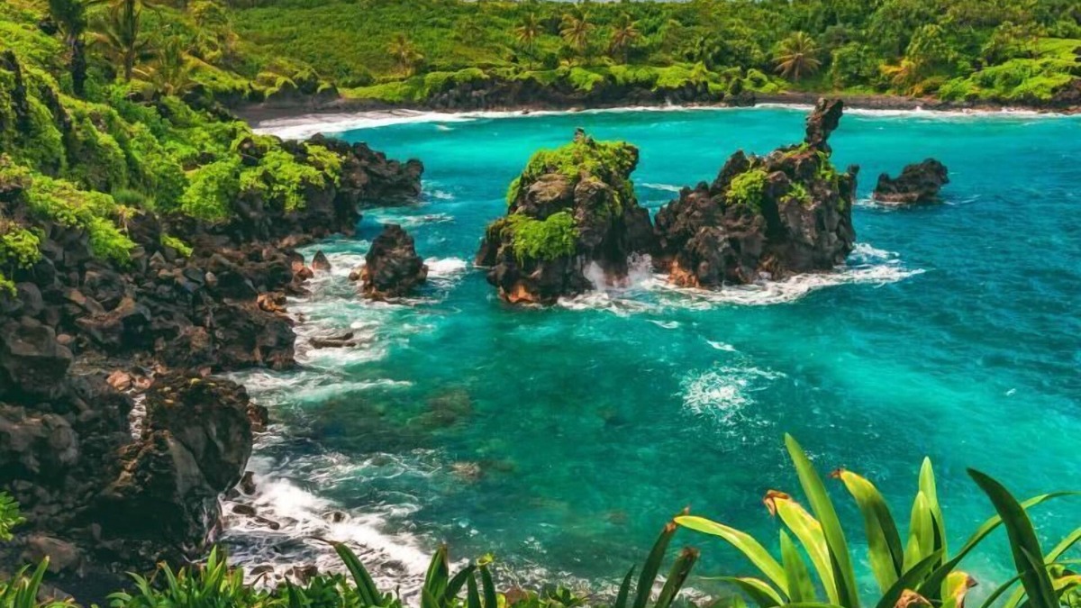 Kahului Apartment | Breathtaking Ocean View Unit, Pool, Close to the Beach and Attractions