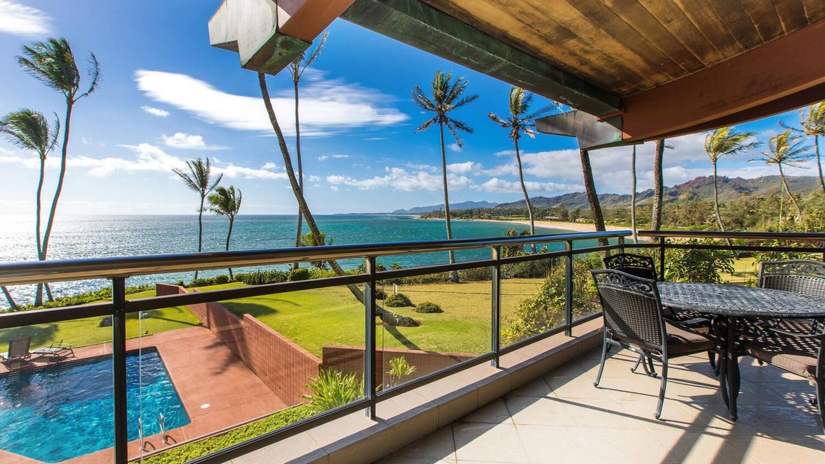 Wailua House Lots Condo | Breathtaking Sunrise View Oasis 3 Bedroom Sleeps 6, Oceanfront Luxury, Pool & AC