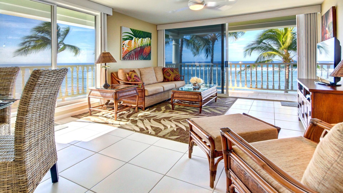 Historic Lahaina Front Street Condo | Bright Corner Oceanfront Unit with Stunning Sunsets