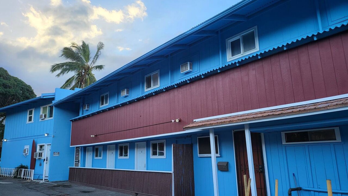 Wailuku Apartment | Budget Downtown Studio-G w/Queen Bed, Micro-Kitchen AC, WIFI & 4 free Streamers