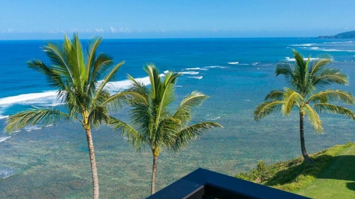 Princeville House | C8: 1 bedroom, top floor, oceanfront