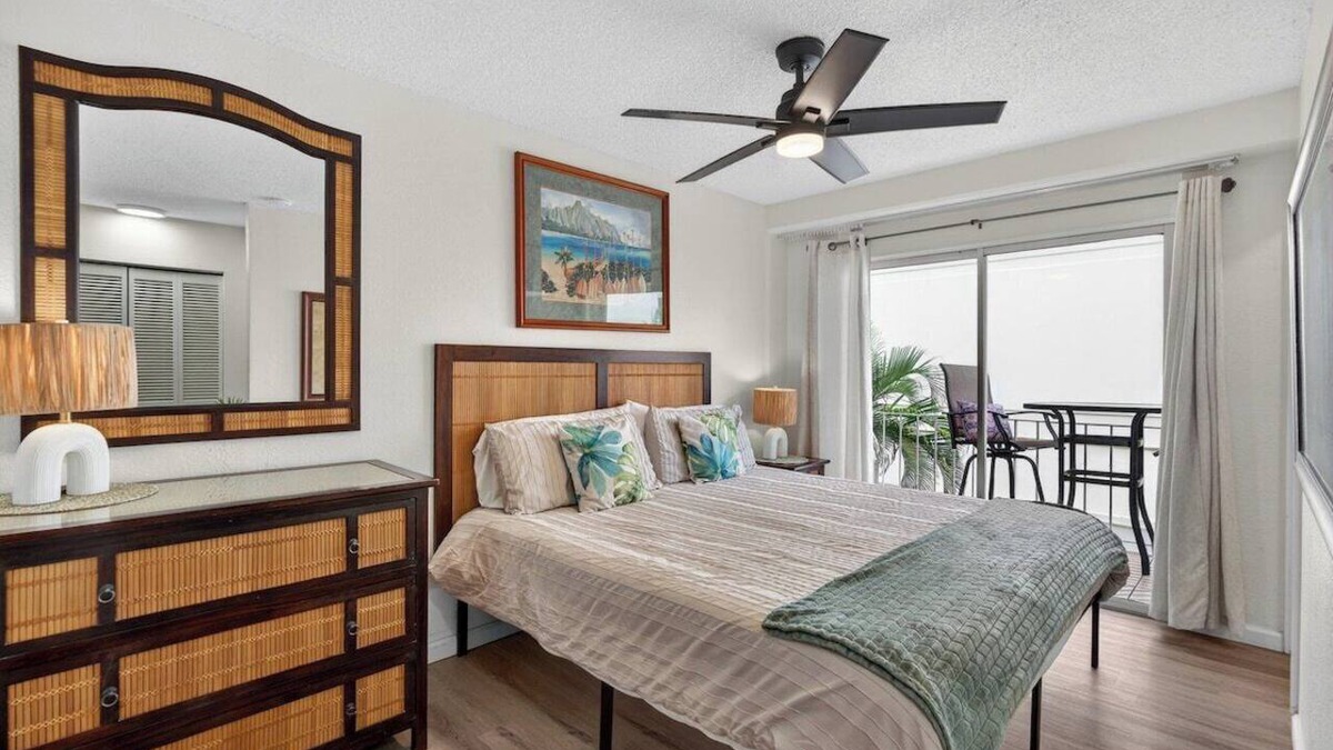 Waikiki Apartment | Cabana Waikiki walk to Waikiki Beach Free Parking!
