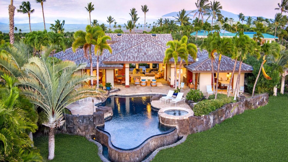 The Cape House | Cape 3 - 1-Minute Walk to Private Beach and Restaurant