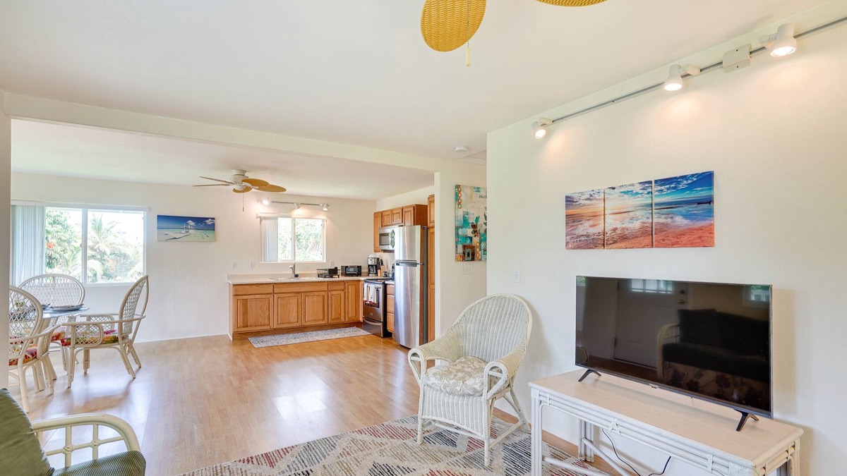 Papa House | Captain Cook Home on Quiet 3 Acres w/Fruit Trees