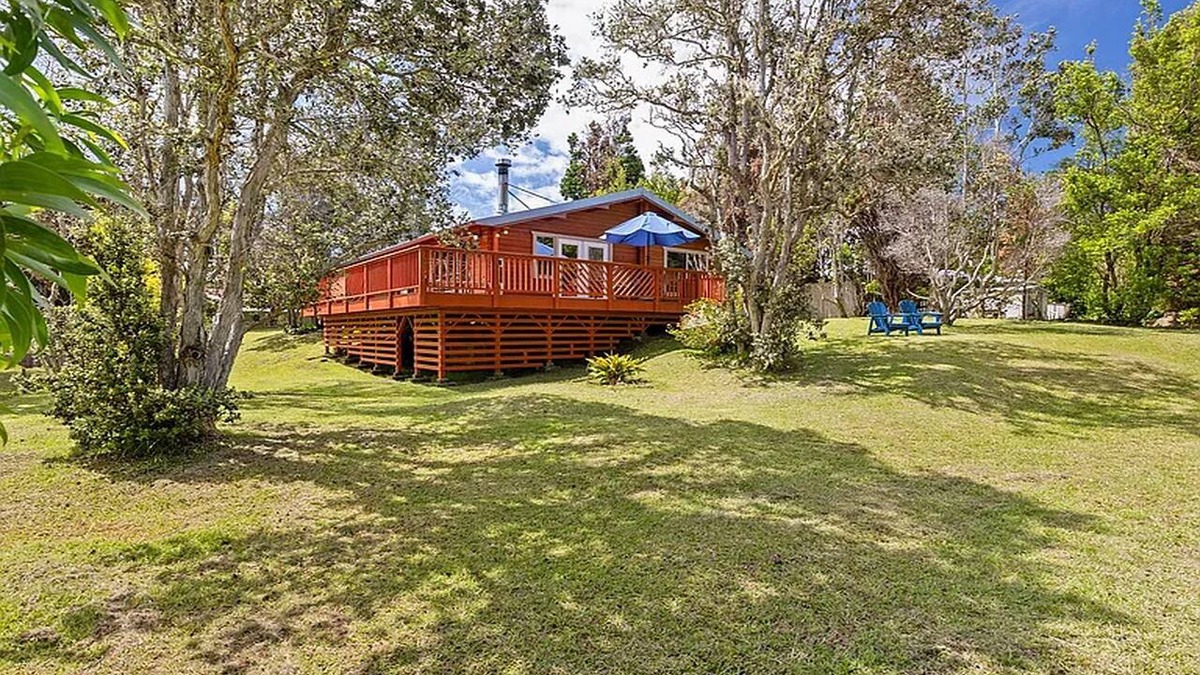 Volcano Cabin | Cedar Log Home, Restful Haven, Couples Hideaway and Adventurous Family Basecamp.