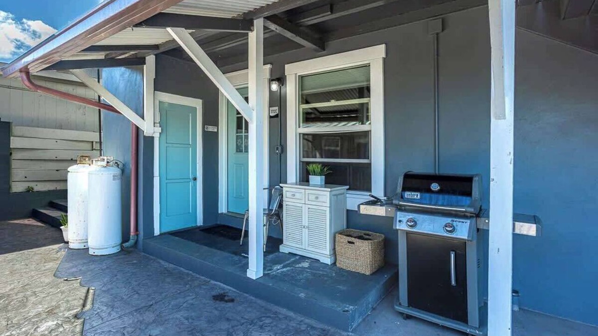 Wailuku Apartment | Central Maui 2BR with AC & Workspace | Ideal for Extended Stays