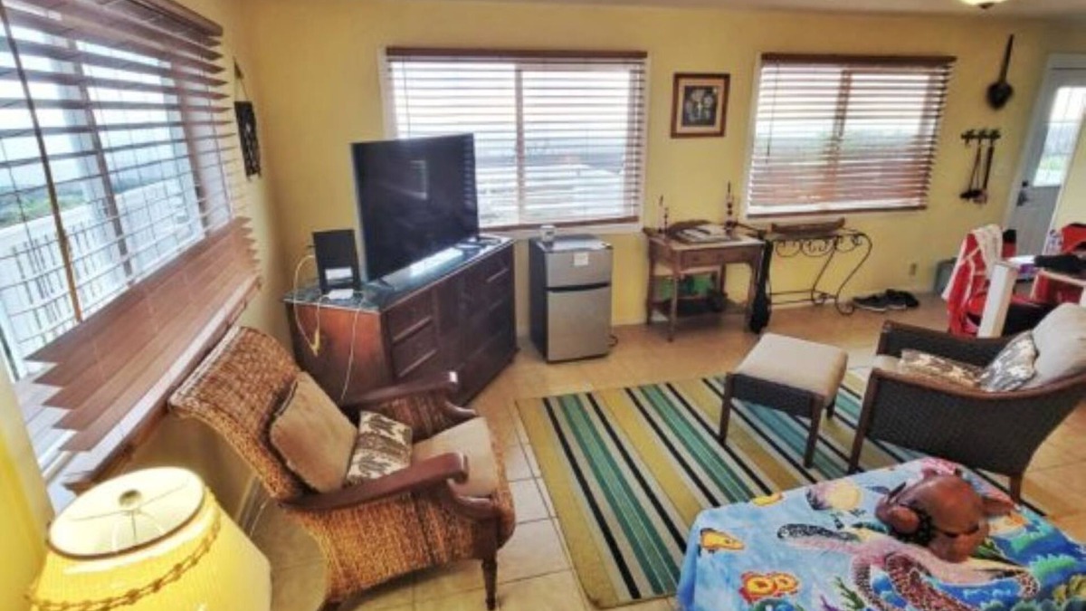 Kona Gardens Estates Cottage | Charming 2-bedroom cottage in Ocean View with WiFi access!
