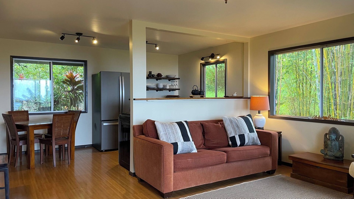 Honaunau-Napoopoo Apartment | Charming 2-bedroom apartment on beautiful farm in Honaunau with WiFi