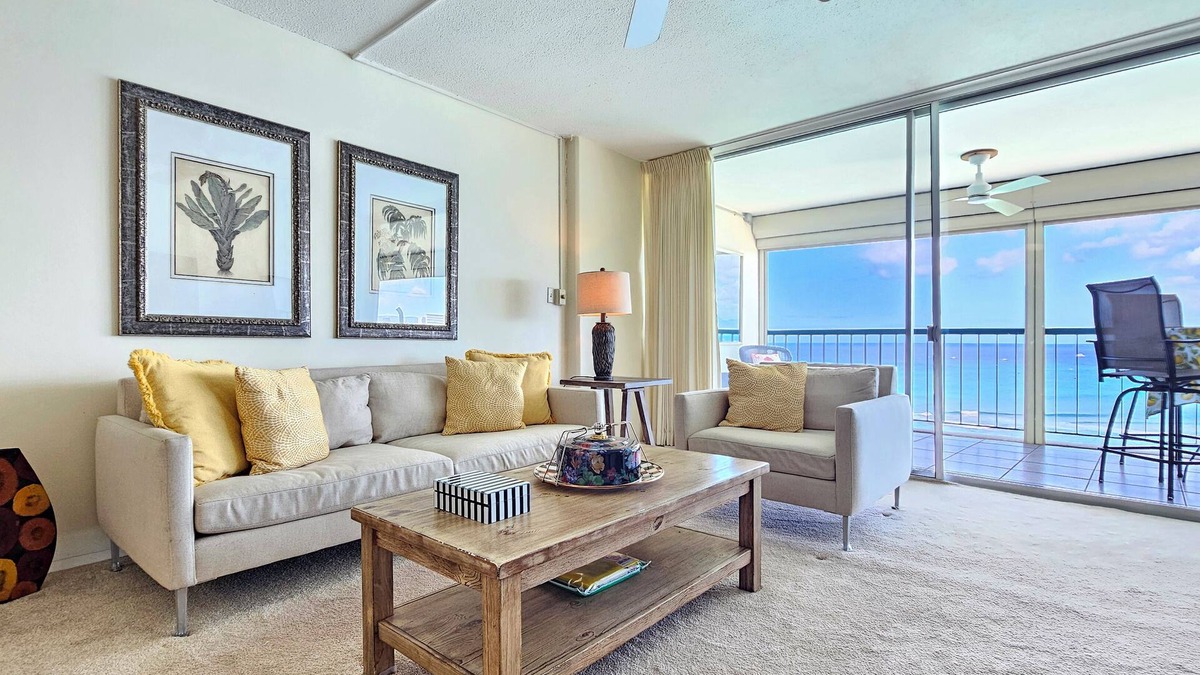 Diamond Head - Kapahulu - St. Louis Condo | Charming Beachfront King Bedroom condo in Honolulu