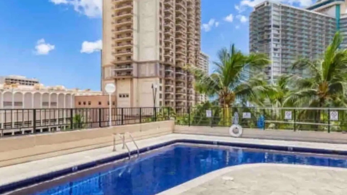 Waikiki Hotel | Charming Diamond Head Views in Waikiki
