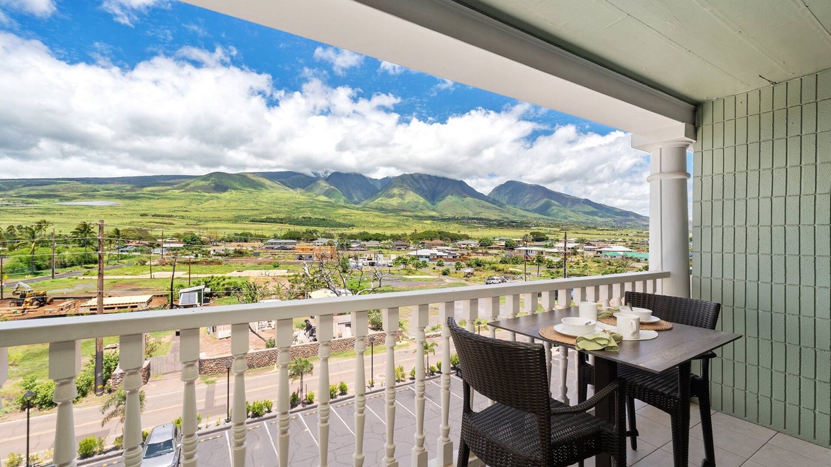 Historic Lahaina Front Street House | Charming mountain-view studio perfect for a romantic escape-Lahaina Shores 514