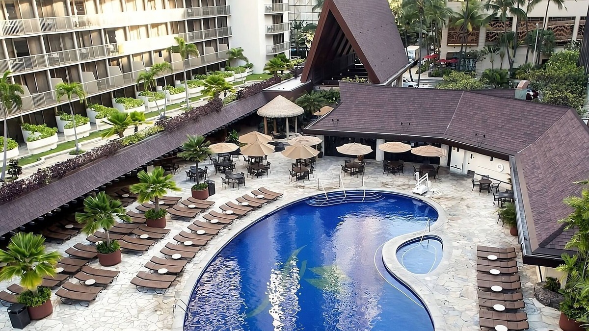 Waikiki Apartment | Charming Tropical Getaway with Outdoor Pool! Steps to Waikiki Beach!