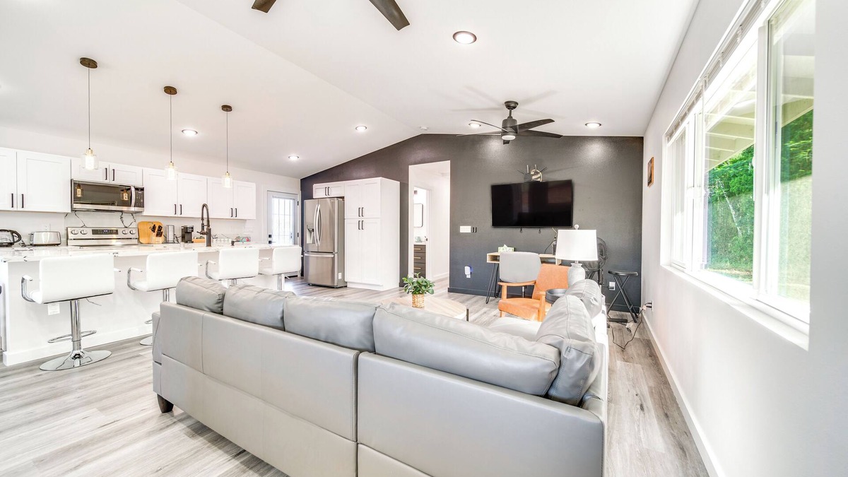 Keaau House | Close to Hiking & Beaches: Modern Keaau Home!