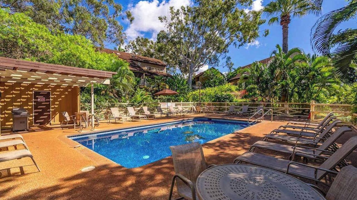 Maunaloa Condo | Colorful Molokai Condo by the Beach with W/D, Lanai & Pool