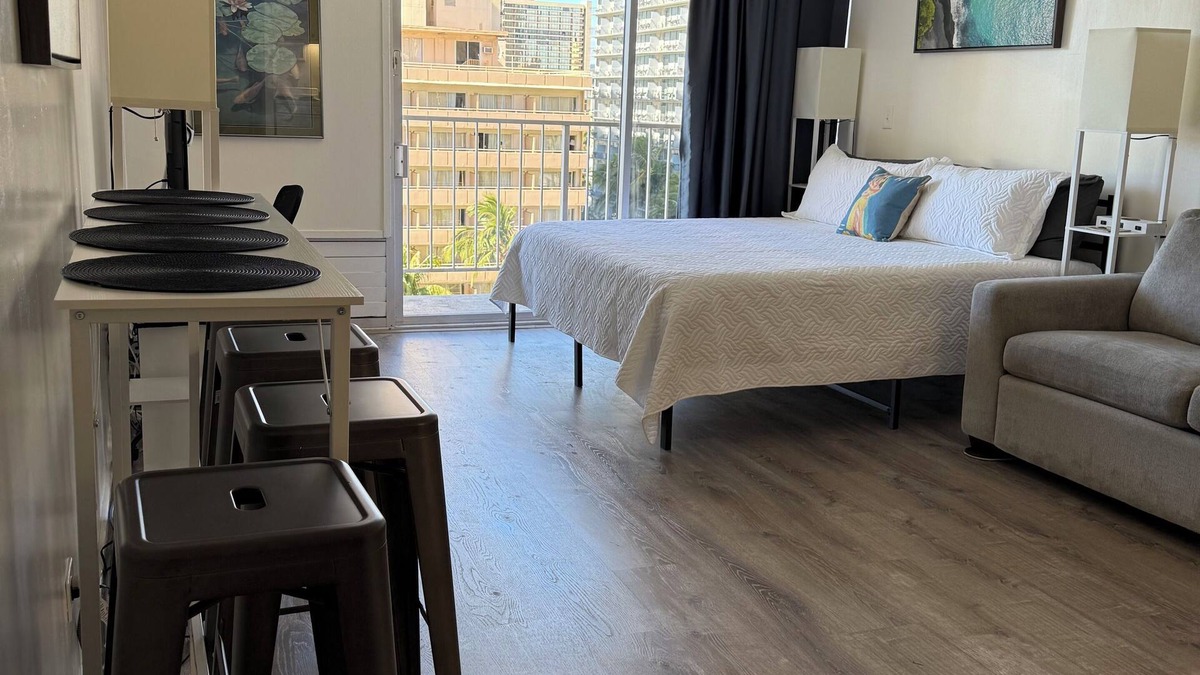 Waikiki Apartment | Comfy studio, King bed, kitchen & parking included with stay