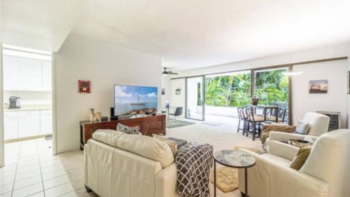 Kahala Condo | Condo on the Beach (Kahala) 1 bedroom "March & April" *Special Rates*