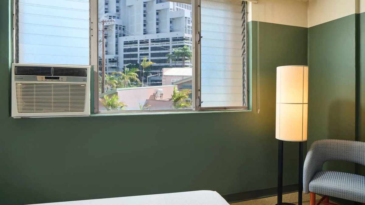 Ala Moana Hotel | Convenient Stay in Hawaii! 2 Comfortable Units Onsite Pool