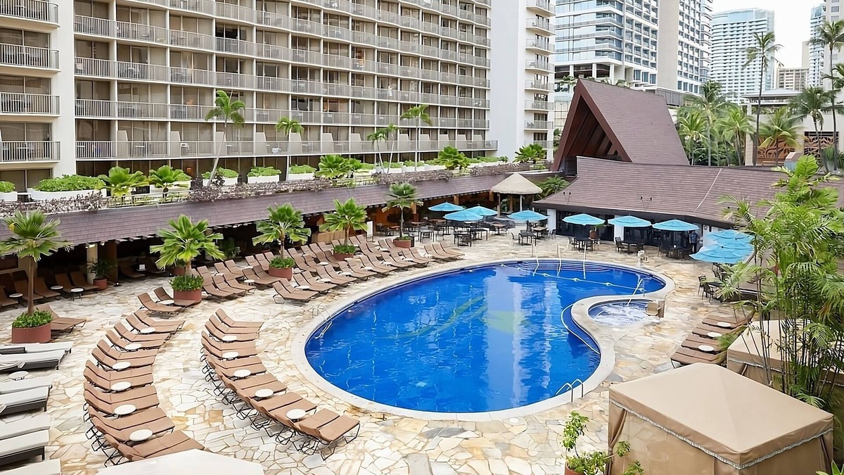 Waikiki Hotel | Conveniently Located To Excellent Transportation! Restaurants, Bars, Pool!
