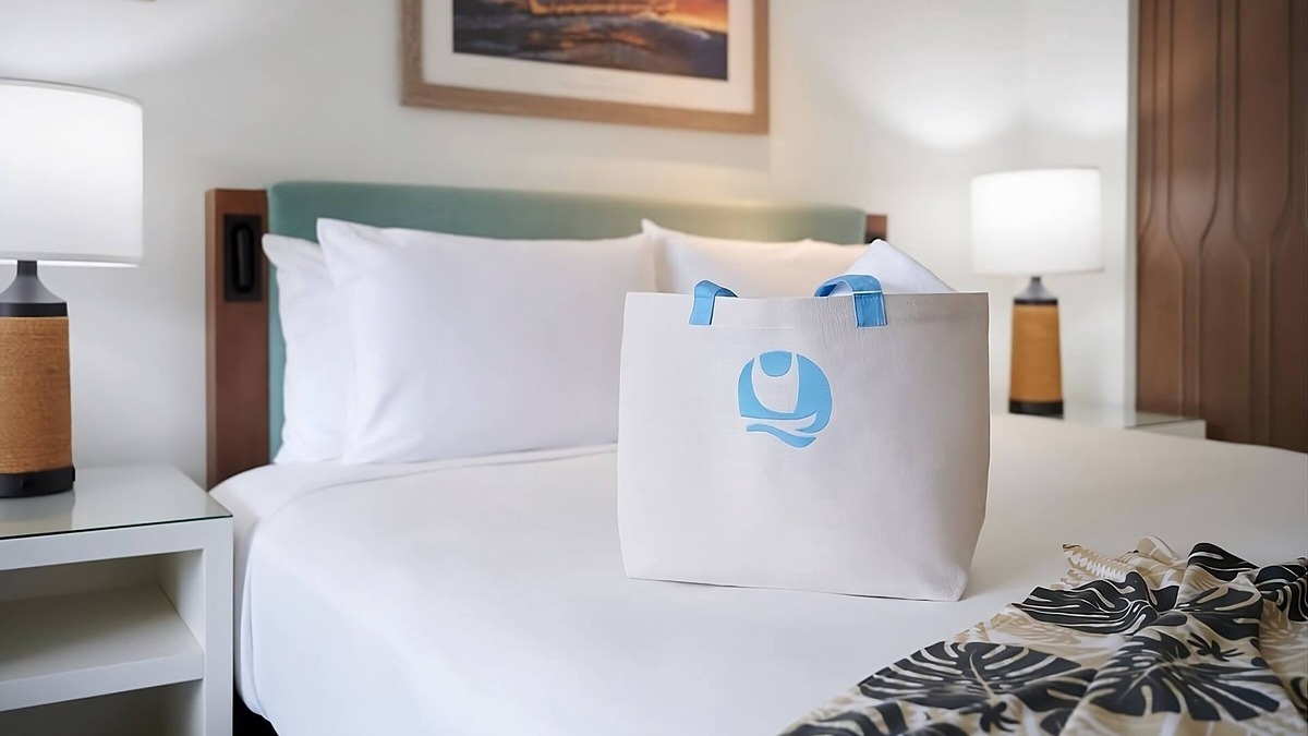 Waikiki Apartment | Conveniently Located To Excellent Transportation! Onsite Dining, Pets Allowed