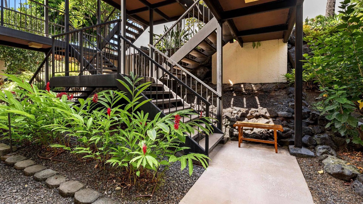 Historic Kailua Village Condo | Country Club Villas#115