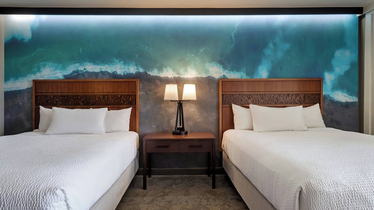 Historic Kailua Village Hotel | Courtyard by Marriott King Kamehameha's Kona Beach Hotel