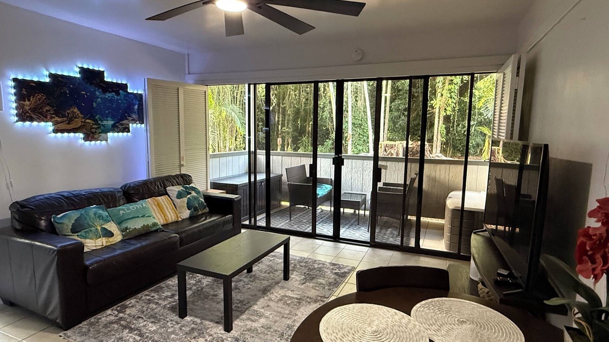 Hilo Apartment | Cozy 2br 1ba Apt in Waiakea Villas with work space