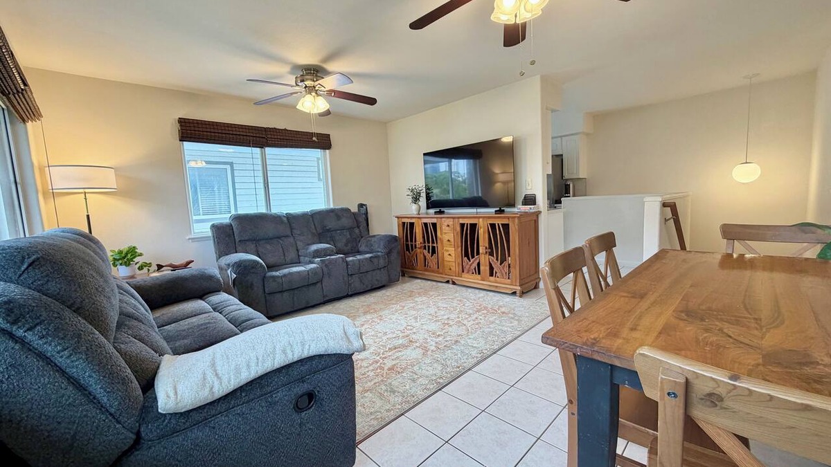 McCully - Moiliili Apartment | Cozy and Modern 3 bedroom 2 bathroom Honolulu Hale