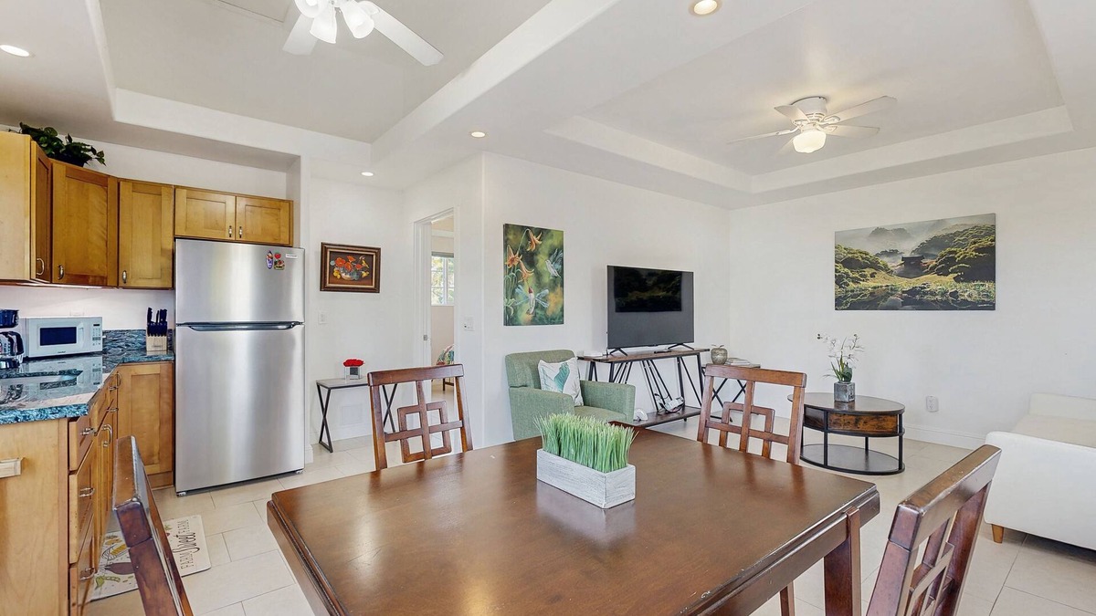 Pepeekeo Apartment | Cozy apartment on botanical estate near the ocean with WIFI & Smart TV