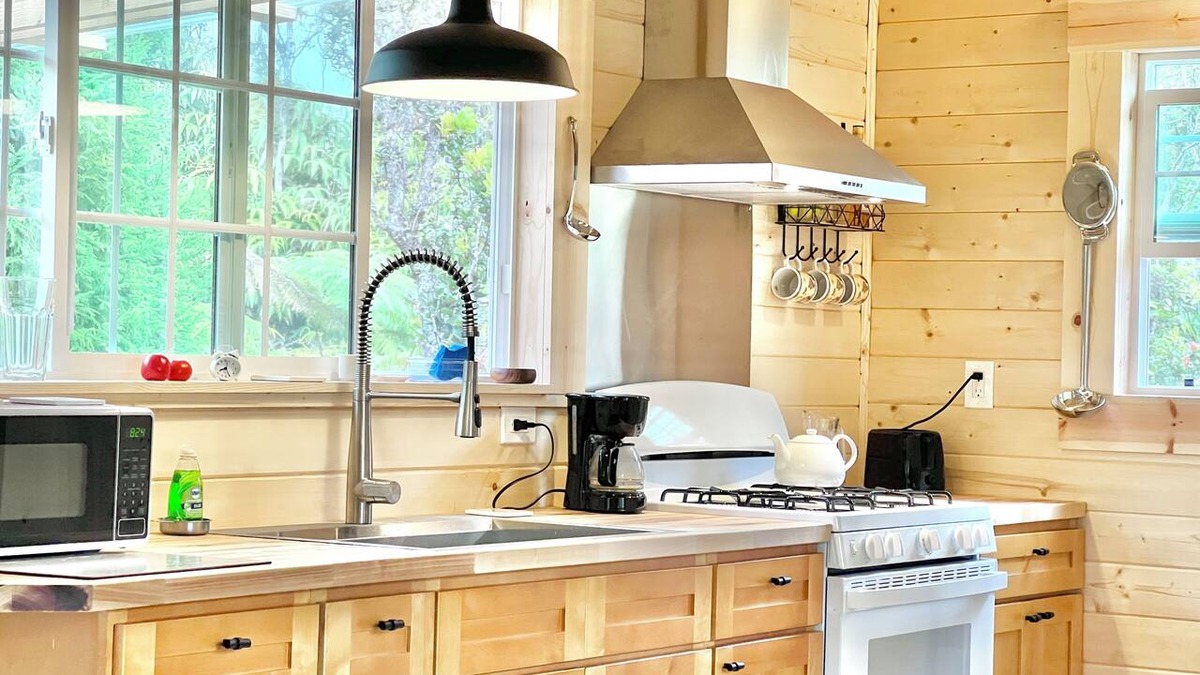 Royal Hawaiian Estates Cabin | Cozy cabin for two in volcano.