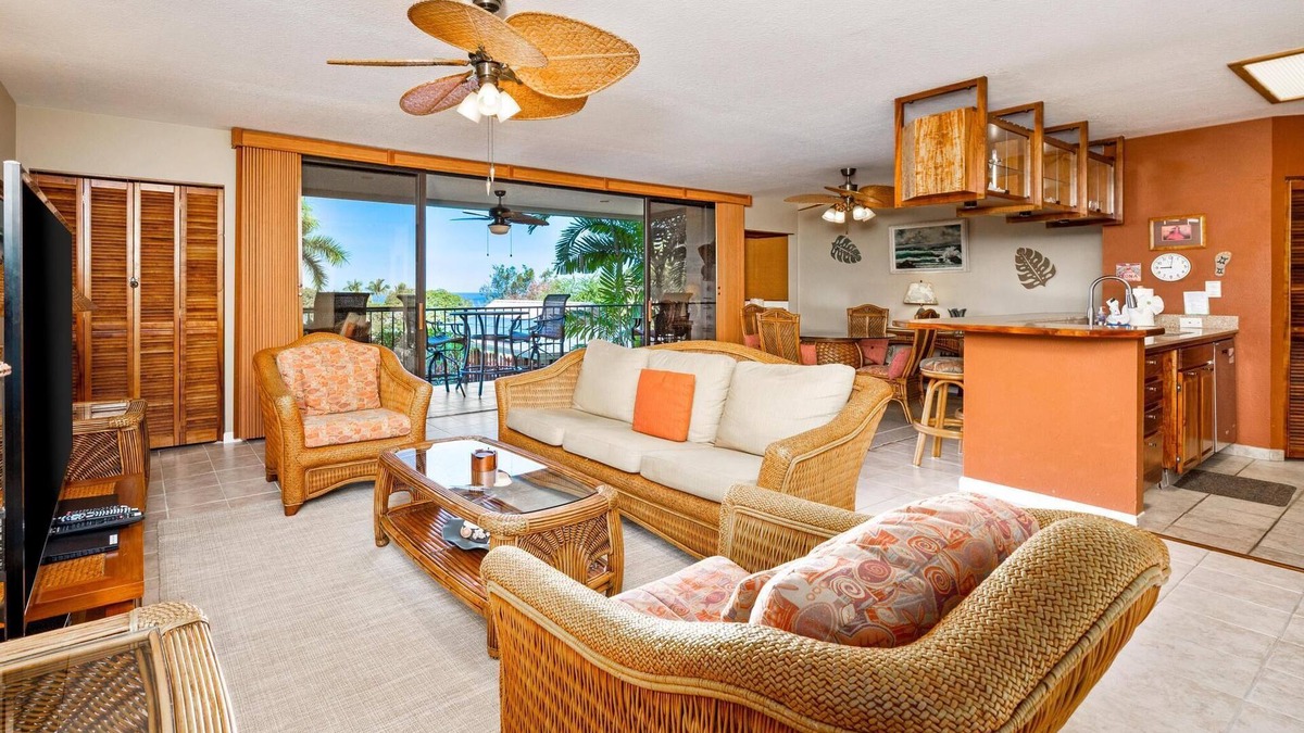 Kahaluu Bay Condo | Cozy Condo w/Ocean Views Across Iconic Kahaluu Bay Sleeps 4 Pool and Bbq