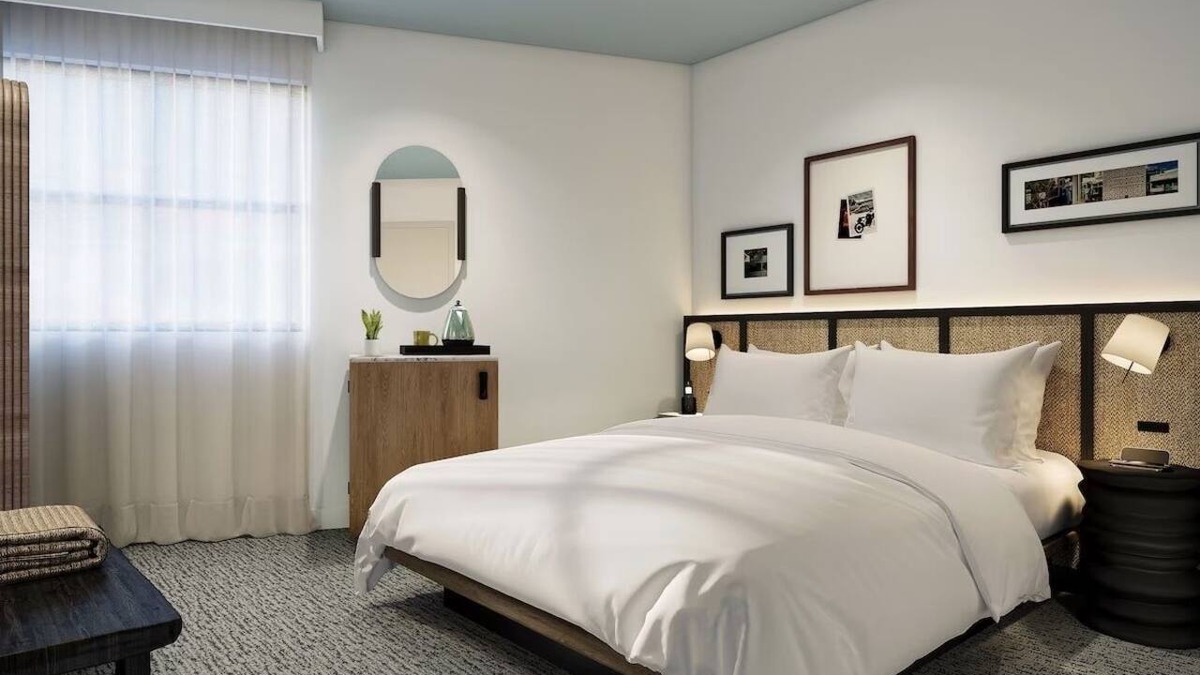 Waikiki Hotel | Cozy Room Steps Away from Waikiki Beach | Pool