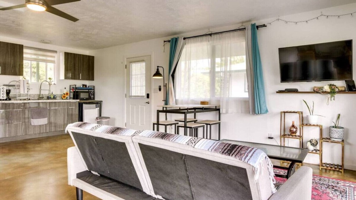 Keaau Cabin | Cozy Space - 1 Mi to Ocean!
