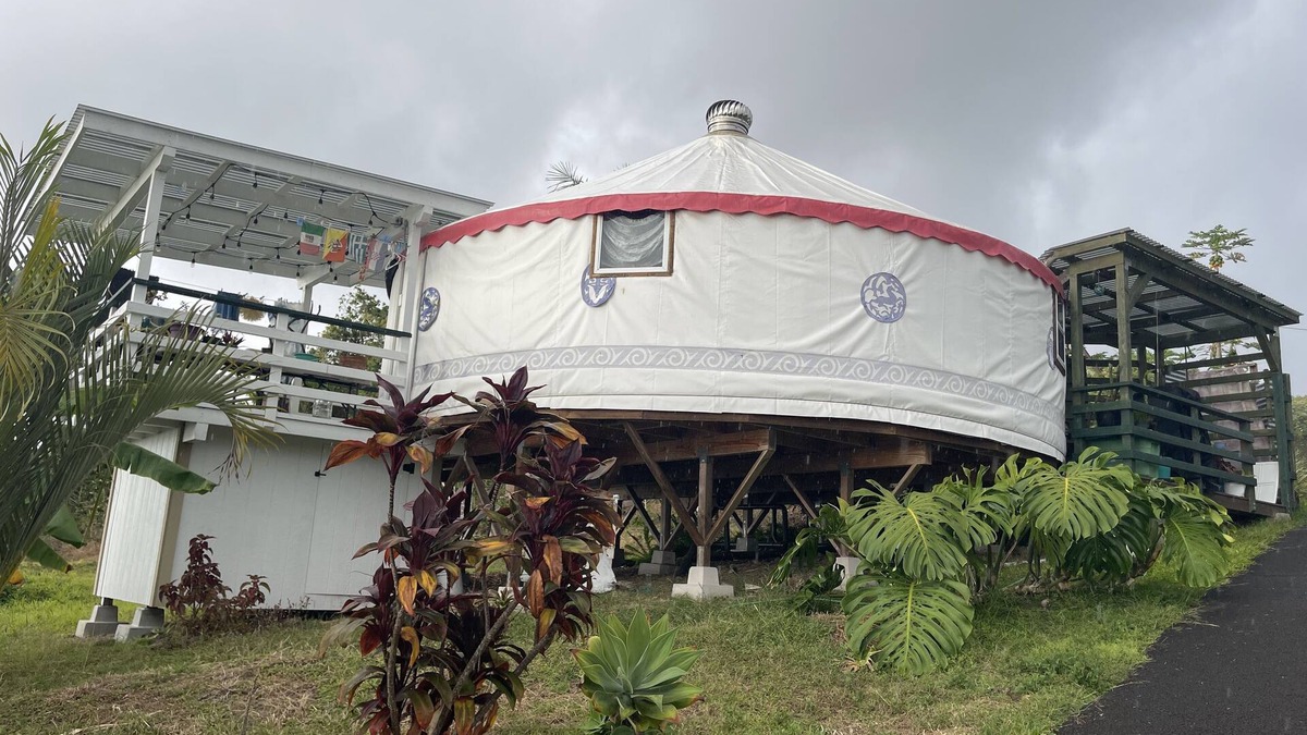 Honalo Cottage | Cozy Yurt retreat on a Coffee Farm in Holualoa. 8 mn from the Beach & shopping