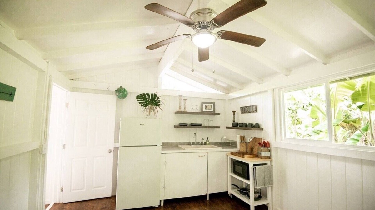 Anahola House | Cute and quaint little cottage on a homestead.