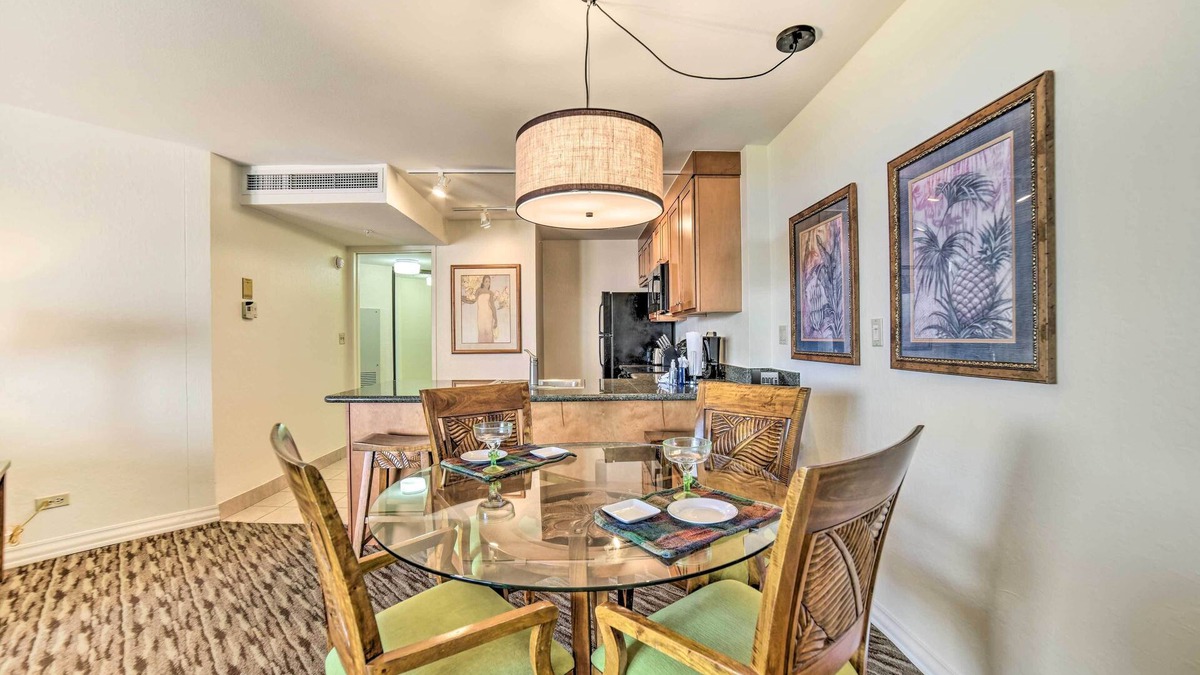 Honokowai Apartment | Cute Beachfront Condo w/Lanai & Resort Pools