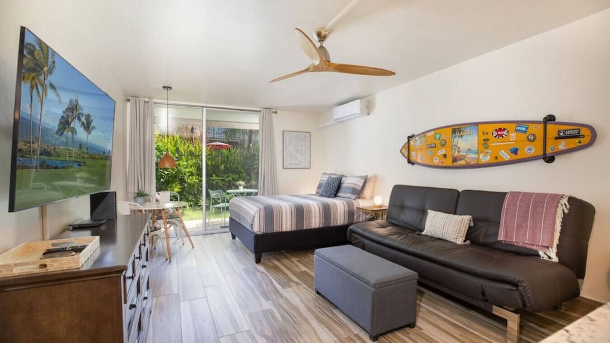 Historic Kailua Village Apartment | Cute Downtown Studio, AC/Pool