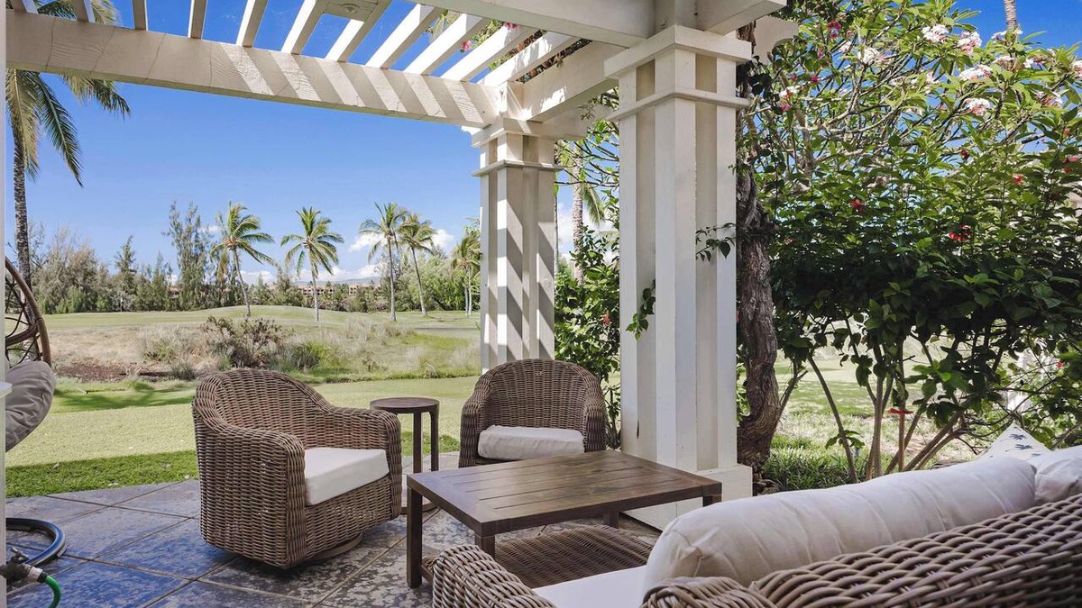 Waikoloa House | Desirable Villa Walk 2 beach Light & Bright Heated Pool