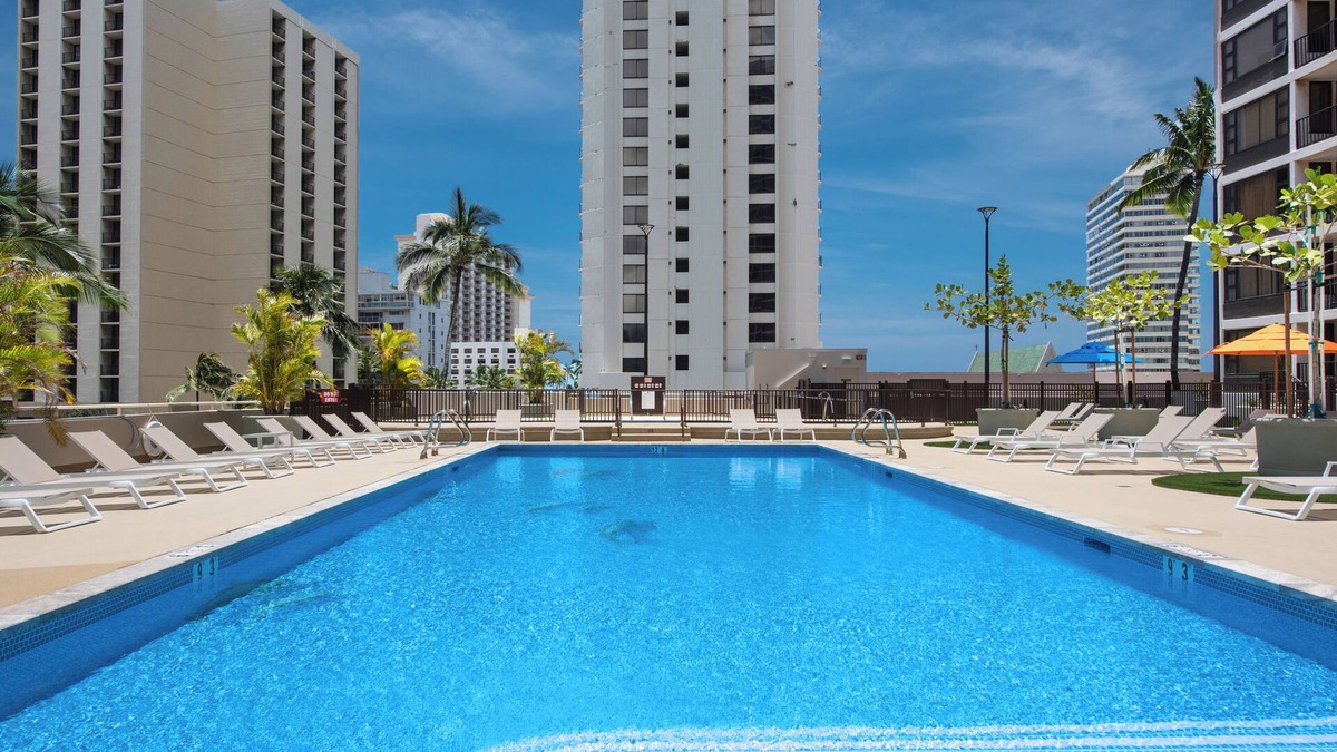 Waikiki Apartment | Diamond Head and Partial Ocean views with 2 Beds and Parking
