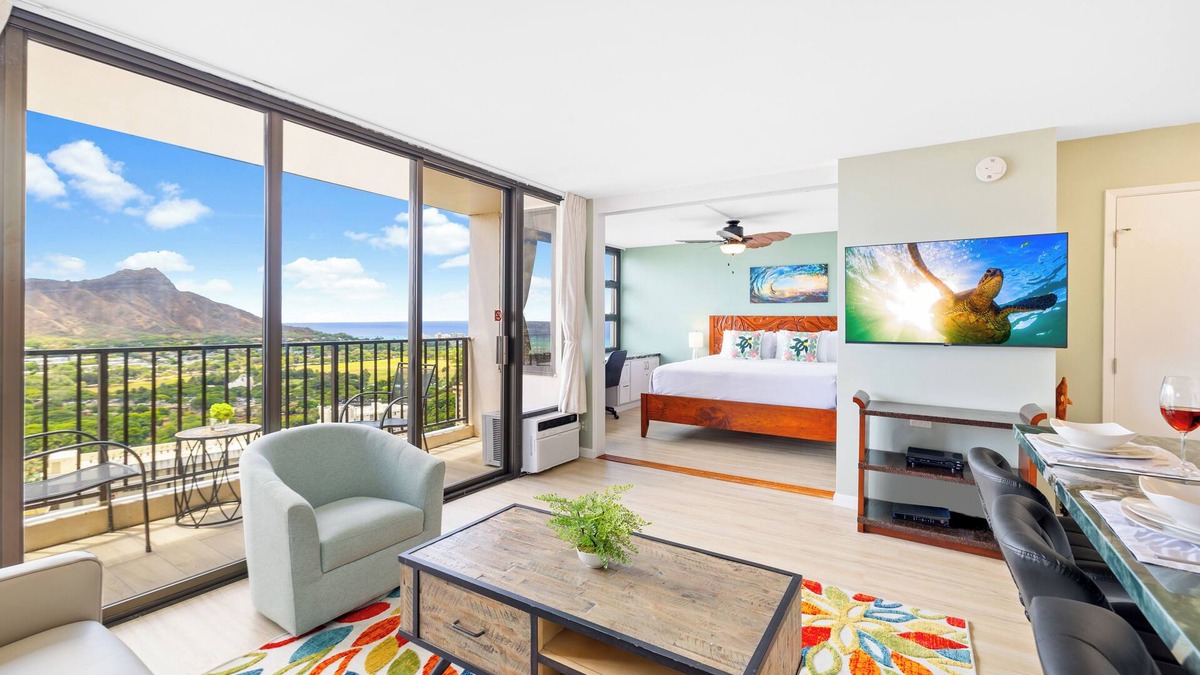 Waikiki Condo | Diamond Head Dreams Beach Condo with Ocean View!