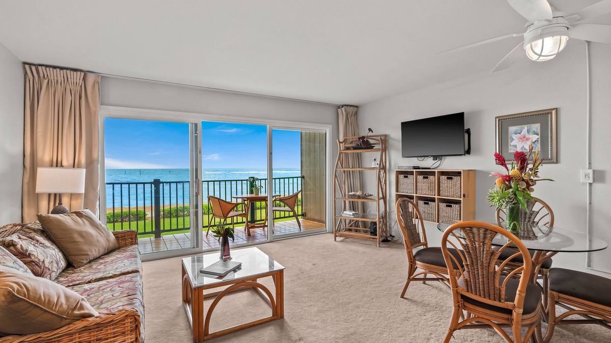 Kapaa Condo | Direct Beachfront/Oceanfront Condo - 3 minute walk into Kapa'a