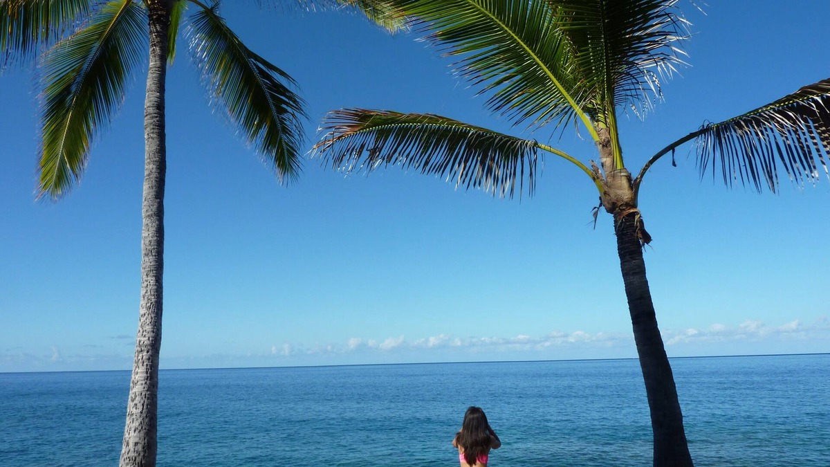 Kahaluu Bay House | Direct Oceanfront 2BR/2BA Townhouse with Pool and Pickleball & Tennis Courts