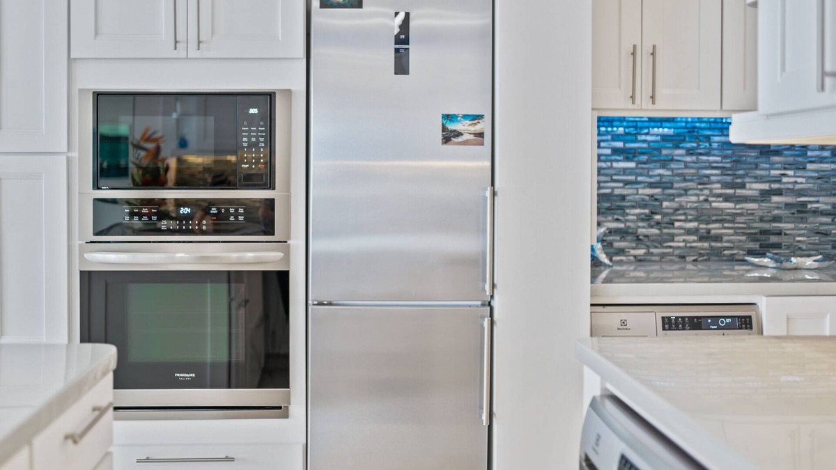Maalaea Condo | DIRECT OCEANFRONT LUXURY ON THE SOUTH SIDE! ROMANTIC AND PEACEFUL!