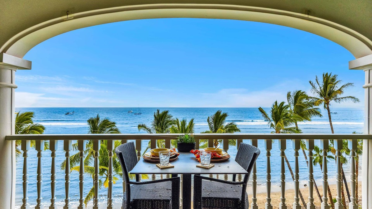 Historic Lahaina Front Street Condo | Direct Oceanfront Studio with Lanai & Sunset Views - Lahaina Shores 631