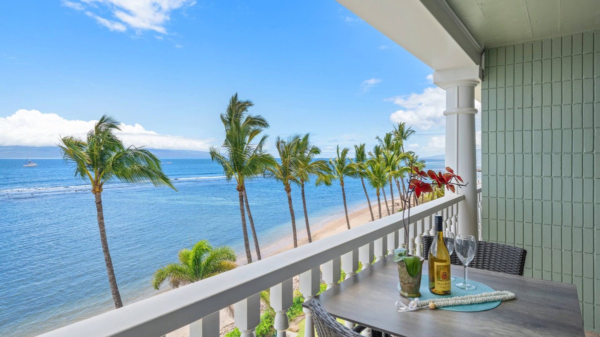 Historic Lahaina Front Street Condo | Direct Oceanfront Studio with Lanai & Sunset Views -Lahaina Shores 509