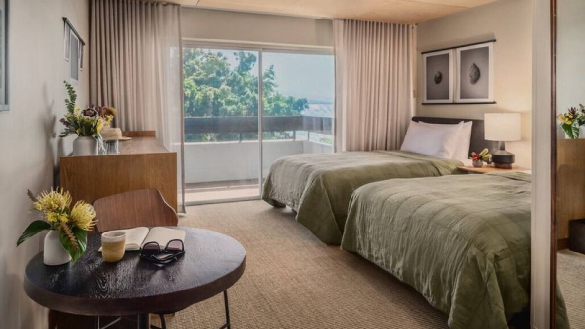 Historic Kailua Village House | Discover a Stay with Built-in Island Calm: Pool, Yoga, Bikes & Explore Parks